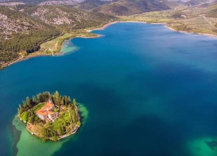 Отель Krka Fairytale Little Castle Скрадин Экстерьер фото