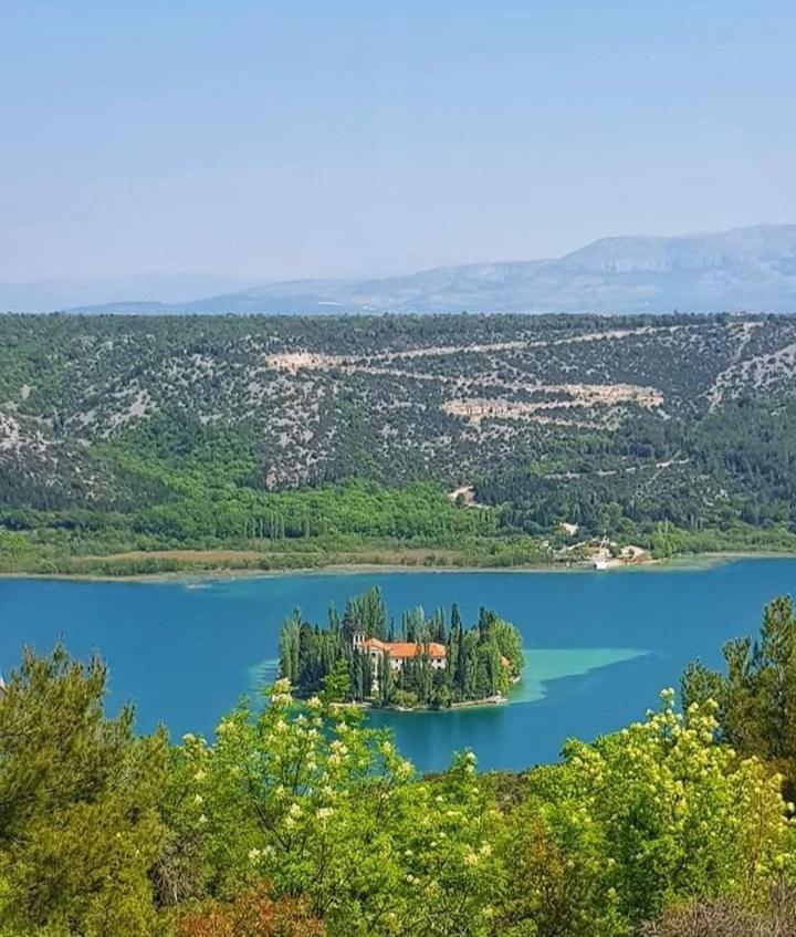 Отель Krka Fairytale Little Castle Скрадин Экстерьер фото